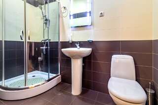 Отель V Park Hotel Тбилиси Стандартный двухместный номер с 2 отдельными кроватями-1